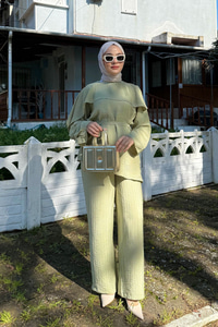 Kendinden Desenli Yaka Pelerinli Bel Bağlamalı Takım Fıstık Yeşil