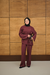 Kendinden Desenli Yaka Pelerinli Bel Bağlamalı Takım Bordo