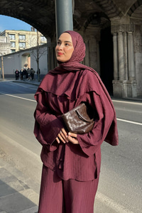 Kendinden Desenli Yaka Pelerinli Bel Bağlamalı Takım Bordo