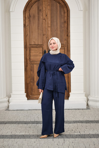 Kendinden Desenli Yaka Pelerinli Bel Bağlamalı Takım Lacivert