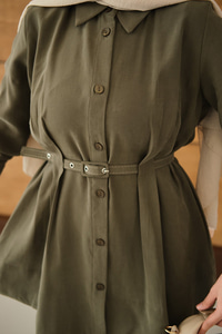 Kendinden Kemer Geçirme Detaylı Gömlek Yaka Takım Haki Yeşil