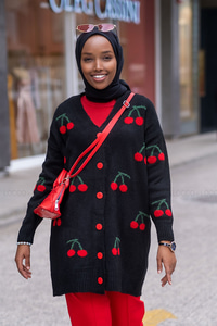 Uygun Fiyatlı KIRAZ DESEN TRIKO HIRKA SIYAH | Loccomoda.com 