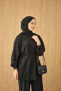 Kırışık Desen Bel Bağlamalı Gömlek Yaka Takım Siyah