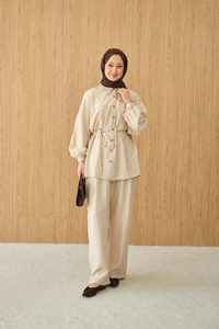 Kırışık Desen Bel Bağlamalı Gömlek Yaka Takım Krem