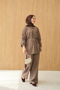 Kırışık Desen Bel Bağlamalı Gömlek Yaka Takım Kahverengi