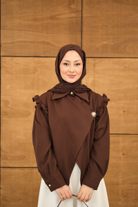 Kol Büzgülü Broş Detay Gömlek Kahverengi