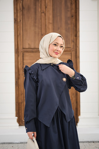 Kol Büzgülü Broş Detay Gömlek Lacivert