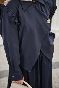 Kol Büzgülü Broş Detay Gömlek Lacivert