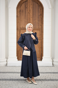 Kol Büzgülü Broş Detay Gömlek Lacivert