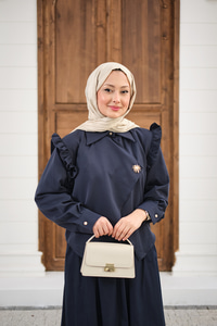 Kol Büzgülü Broş Detay Gömlek Lacivert