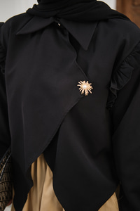 Kol Büzgülü Broş Detay Gömlek Siyah