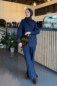 Kol Büzgülü Düğme Detay Yaka Bağlamalı Kot Pantolonlu Takım Lacivert