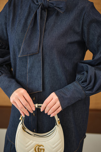 Kol Büzgülü Düğme Detay Yaka Bağlamalı Kot Pantolonlu Takım Lacivert