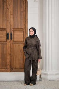 Kol Fermuar Detaylı Bel Bağlamalı Tek Düğmeli Takım Kahverengi