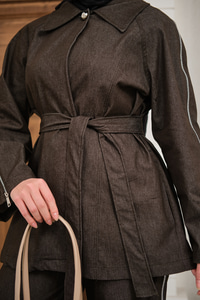 Kol Fermuar Detaylı Bel Bağlamalı Tek Düğmeli Takım Kahverengi