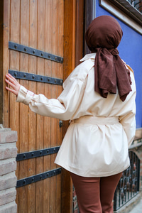 Kol Kemerli Kruvaze Yaka Trençkot Krem