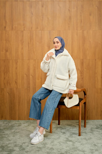 Kol Kemerli Peluş Astarlı Mont Krem