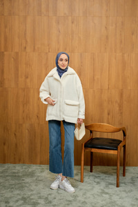 Kol Kemerli Peluş Astarlı Mont Krem