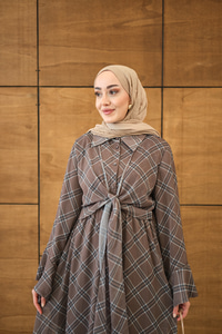 Kol Volanlı Ekose Desen Şifon Elbise Vizon