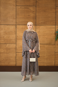 Kol Volanlı Ekose Desen Şifon Elbise Vizon