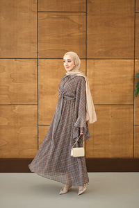 Kol Volanlı Ekose Desen Şifon Elbise Vizon