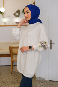 Uygun Fiyatlı KOLLARI BASKILI SWEAT BEYAZ | Loccomoda.com 