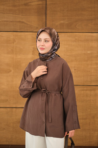 Kolları Düğme Detay Bisiklet Yaka Gömlek Kahverengi