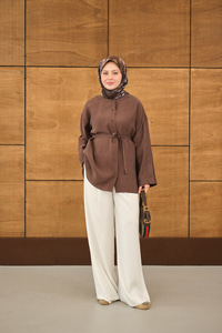 Kolları Düğme Detay Bisiklet Yaka Gömlek Kahverengi