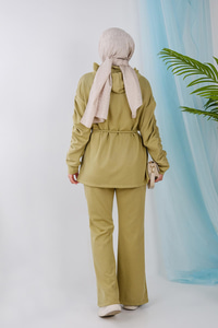 Kolları Fırfır Detaylı Takım Fıstık Yeşil