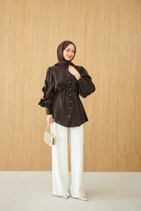 Kolları Fırfırlı Bel Bağlamalı Gömlek Kahverengi