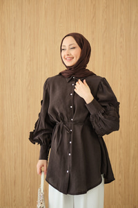 Kolları Fırfırlı Bel Bağlamalı Gömlek Kahverengi