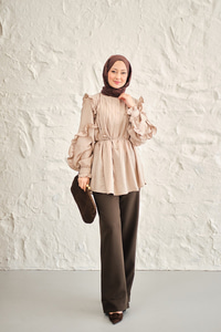 Kolları Nervurlu Önü Pileli Gömlek Bej