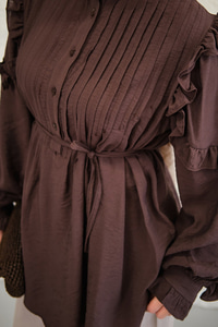 Kolları Nervurlu Önü Pileli Gömlek Kahverengi