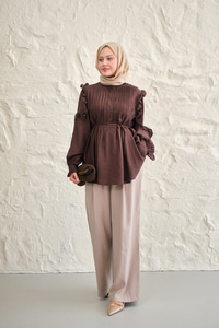 Kolları Nervurlu Önü Pileli Gömlek Kahverengi