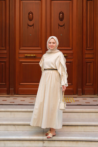 Kolları Süs Dikişli Takım Krem