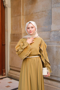 Kolları Süs Dikişli Takım Yağ Yeşil