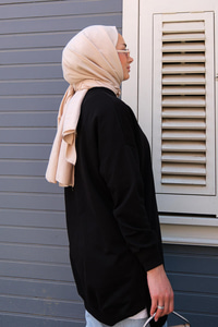 Kolları ve Önü Papatya Nakışlı Tunik Siyah