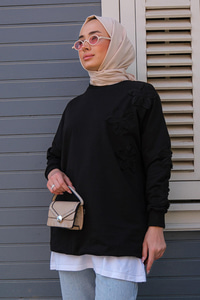 Kolları ve Önü Papatya Nakışlı Tunik Siyah
