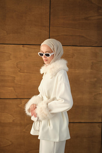 Kolları Ve Yakası Kürk Detay Takım Beyaz