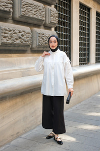 Kolu Bağcık Detaylı Fiyonklu Gömlek Beyaz