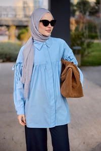 Kolu Bağcık Detaylı Fiyonklu Gömlek Mavi