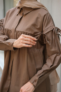 Kolu Bağcık Fiyonklu Gömlek Kahverengi