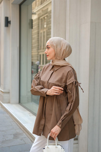 Kolu Bağcık Fiyonklu Gömlek Kahverengi