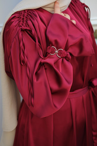 Kolu Lastik Aksesuarlı Elbise Bordo