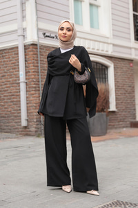 Kolu Parça Detaylı Takım Siyah