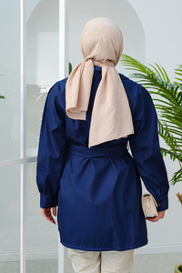 Kruvaze Yaka Bel Bağlamalı Detaylı Yağmurluk Lacivert