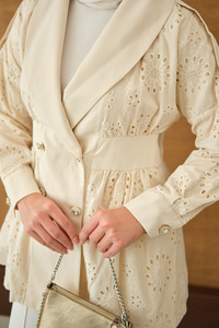 Kruvaze Yaka Brode Detaylı Apoletli Ceket Krem