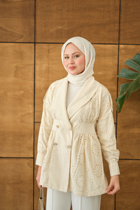 Kruvaze Yaka Brode Detaylı Apoletli Ceket Krem