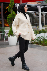 Kruvaze Yaka Gold Düğmeli Kalın Hırka Beyaz