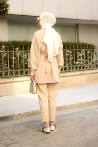 Kruvaze Yaka Gül Kemerli Takım Krem